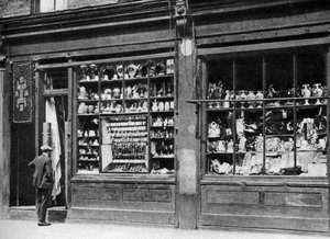 1926-1927年，伦敦鲍的一家典当行的店面。