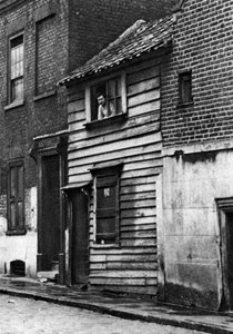 1926-1927年，伦敦沙德威尔圣约翰山的一座老木屋。