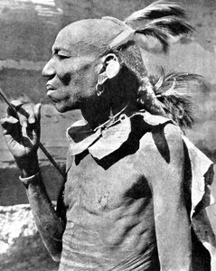 一位图尔卡纳部落的人，非洲肯尼亚，1936年。