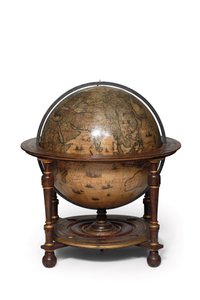 大型的地球仪对，地球仪1645-48，约1630年后的天体（灰泥，木头和刻纸）