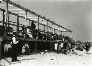 海滩场景，科尼岛，c.1910-21 作者 威廉·戴维斯·哈斯勒