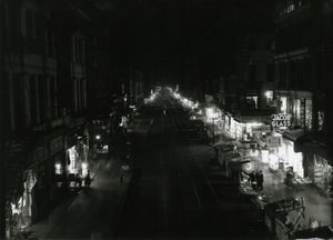 1917年纽约市乌节街的大街夜景 作者 威廉·戴维斯·哈斯勒
