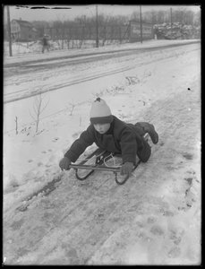 威廉格雷哈斯勒和他的新雪橇，c.1912 作者 威廉·戴维斯·哈斯勒