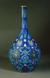 瓶花瓶，由 William de Morgan & Co. 制造，由 James 或 John Hersey 装饰，Sand