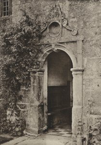 门口，"Batemans"，Burwash，Sussex（黑白照片）。