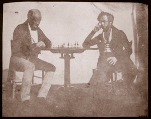 尼古拉斯·亨尼曼（Nicolaas Henneman）在1841年9月的国际象棋游戏中考虑了他的举动（来自calotype negative的盐纸印刷）