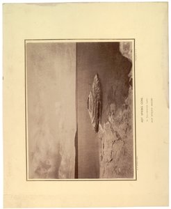 温泉锥，在黄石湖，1871年（棕褐色照片） 作者 威廉·希克斯·杰克逊