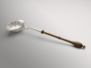 打孔或托迪钢包c。 1754-1785年（银色和不明木材） 作者 威廉·霍林斯黑德