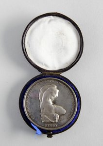 RA 1884 年 12 月 10 日授予 George Frampton 最佳人物模型奖章（金属）