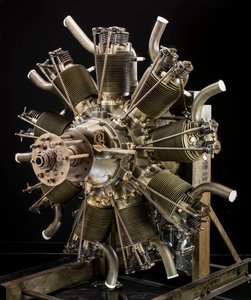 劳伦斯J-1，径向9引擎，约1922年。 作者 莱特航空