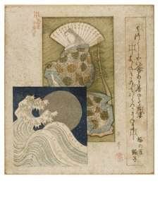 平安时代的宫女，带着大扇子，镶嵌着银色的月亮和波浪，来自本草纲目系列，约1815-1825（纸上木版画） 作者 矢岛学亭
