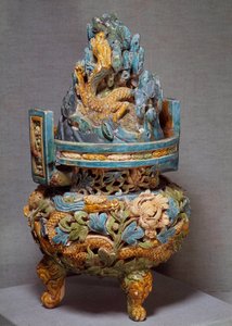 中国艺术：陶器中的燃烧器香水。元朝时期。1271-1368. 作者 元代中文学校