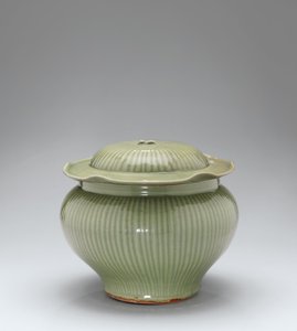 龙泉青瓷带肋罐 作者 元代中文学校