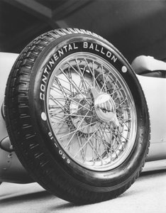 1911 年的 Auto-Union 赛车前轮，约 1934-1935 年