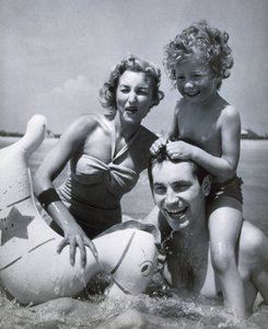 海边的幸福家庭》，约 1937 年