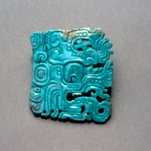 危地马拉佩滕Topoxte墓中的伊萨姆纳雕刻，古典时期，约公元300-900年（玉石）。 作者 乔恩·埃伦森