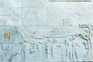 大理石浮雕描绘的人物；长城；金山岭段；中华人民共和国 作者 弗雷德里克（致）巴纳德