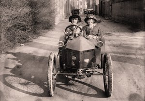 外出兜风，约1912年（照片）。 作者 弗雷德里克（致）巴纳德