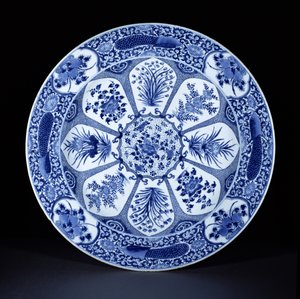 青花盘，康熙时期，约1700年（瓷器