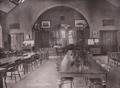 曼彻斯特欧文学院：图书馆和阅览室（黑白照片） 作者 （之后）英国摄影师