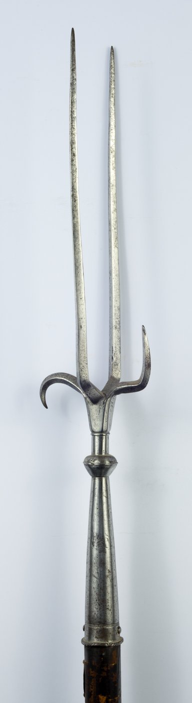 军用叉，约1600年（铁与还原木） 作者 （attr.to）意大利学校