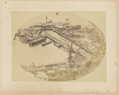 [Belle Plain 下码头，USMRR 施工队] [1864 年 5 月 16 日]。 作者 罗杰（AJ Russell）