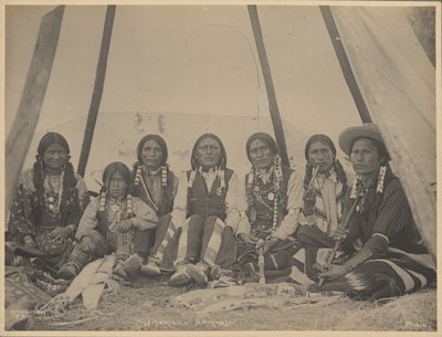 Jicarilla, Apaches 作者 阿道夫·F·穆尔