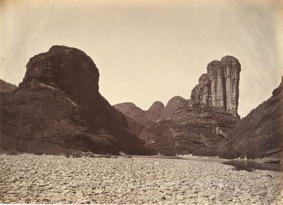成昌附近的堆石山，约1869年。 作者 赖阿芳