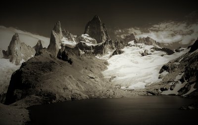 Untitled,2019,(photography) 作者 亚历克斯·卡明克