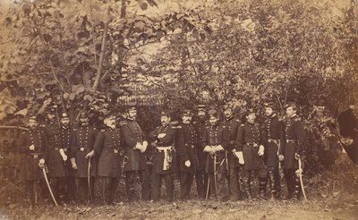 麦克莱伦将军和参谋部，约1863年。 作者 亚历山大·加德纳。