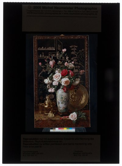 中国红花瓶中的玫瑰花束 作者 亚历克西斯·克雷德
