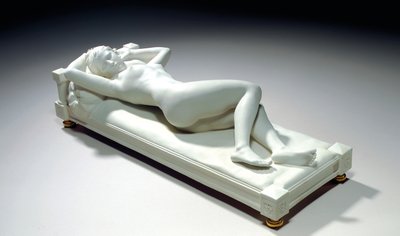 Sevres斜躺裸体“ Le Repos”的饼干人物 作者 阿尔弗雷德·鲍彻（Alfred Boucher）