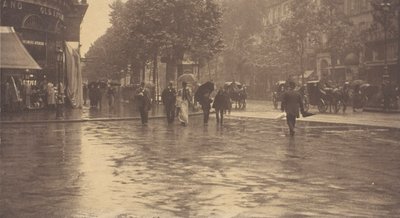 大道上的湿日，巴黎，1894年。 作者 阿尔弗雷德·斯蒂格利茨
