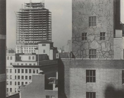 从我在美国一个地方的窗口看，西南地区，1932年。 作者 阿尔弗雷德·斯蒂格利茨
