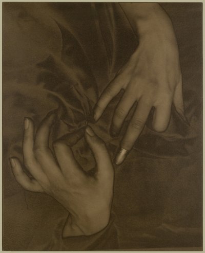 乔治亚-奥基夫--《手和顶针》，1919年。 作者 阿尔弗雷德·斯蒂格利茨