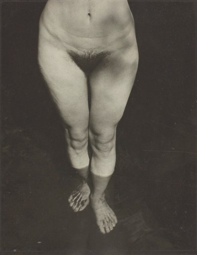 丽贝卡-萨尔斯伯里-斯特兰德，1922年。 作者 阿尔弗雷德·斯蒂格利茨