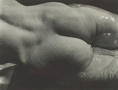 丽贝卡-萨尔斯伯里-斯特兰德，1922年。 作者 阿尔弗雷德·斯蒂格利茨