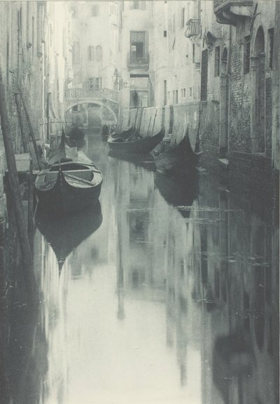 反射-威尼斯，约1897年。 作者 阿尔弗雷德·斯蒂格利茨