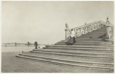 威尼斯的石头》，基奥贾，1887年，192039年印刷。 作者 阿尔弗雷德·斯蒂格利茨