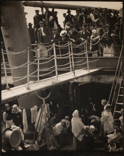The Steerage，1907年，在1913年或之前印刷。 作者 阿尔弗雷德·斯蒂格利茨