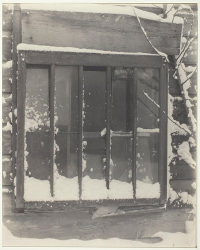 窗户：木头、玻璃、雪，1923年。 作者 阿尔弗雷德·斯蒂格利茨
