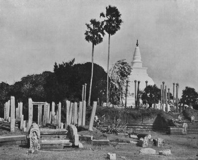 阿努拉德普勒圣城的废墟。达帕巴（Thuparama Dagoba），c1890，1910年 作者 阿尔弗雷德·威廉·阿曼杜斯板