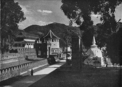 圣洁牙齿和达哥巴神庙，康提，锡兰，c1890，1910年 作者 阿尔弗雷德·威廉·阿曼杜斯板