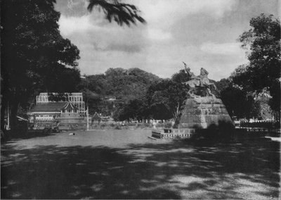 维多利亚大道，康提，锡兰，c1890，1910 作者 阿尔弗雷德·威廉·阿曼杜斯板
