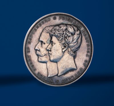 纪念比阿特丽斯公主和1885年巴滕伯格的亨利王子的婚姻（银）（正面419675） 作者 阿尔弗雷德·怀恩（Joseph Shephard Wyon）