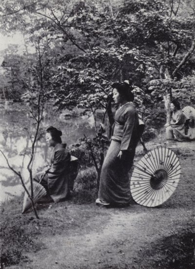 A restful retreat by the lake, Kinkakuji Monastery (b/w photo) 作者 美国摄影师（后）