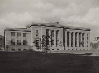哈佛大学。哈佛大学法学院Langdell厅（b/w照片）。 作者 美国摄影师（后）