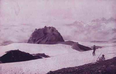 在华盛顿州塔科马山的山顶上（黑白照片）。 作者 美国摄影师（后）