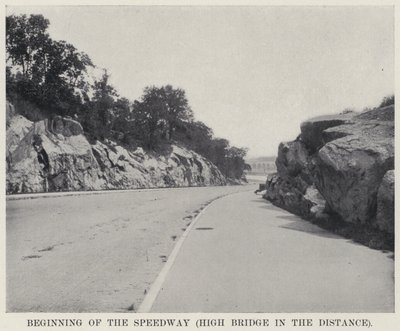 Beginning of the Speedway, High Bridge in the Distance (b/w photo) 作者 美国摄影师