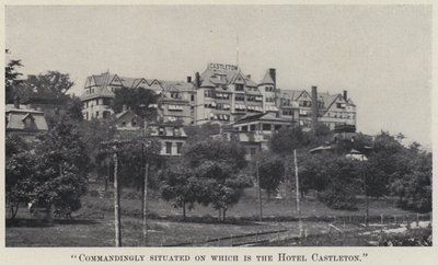"Commandingly situated on which is the Hotel Castleton" (b/w photo) 作者 美国摄影师